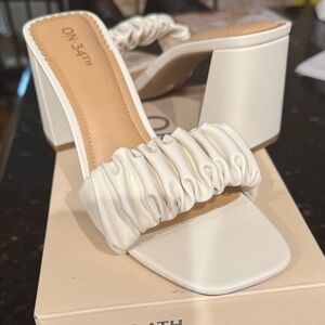 NWT  ON-34TH White Ruched Block Heel Sandals